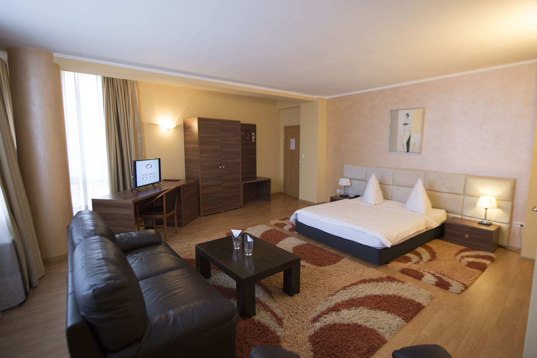 suite 4 stele perla